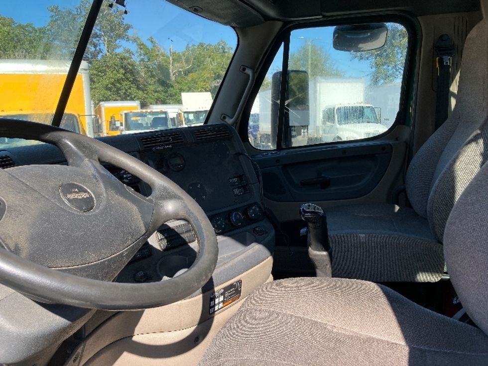 Day Cab Tractor-Heavy Duty Tractors-Freightliner-2018-Cascadia 12542ST-Pensacola-FL-565,970\n\t\tmiles-$ 21,750 - Image 10