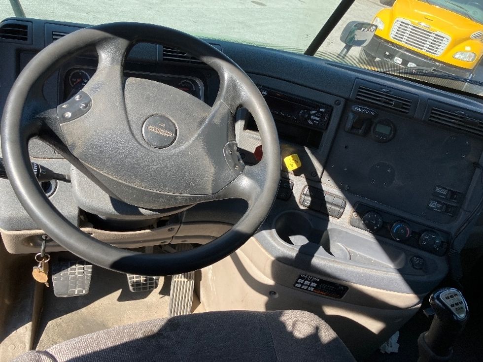 Day Cab Tractor-Heavy Duty Tractors-Freightliner-2018-Cascadia 12542ST-Pensacola-FL-565,970\n\t\tmiles-$ 21,750 - Image 11