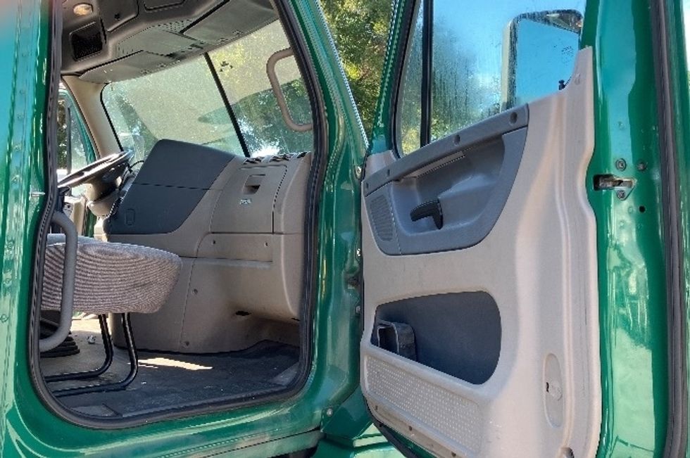 Day Cab Tractor-Heavy Duty Tractors-Freightliner-2018-Cascadia 12542ST-Pensacola-FL-565,970\n\t\tmiles-$ 21,750 - Image 12