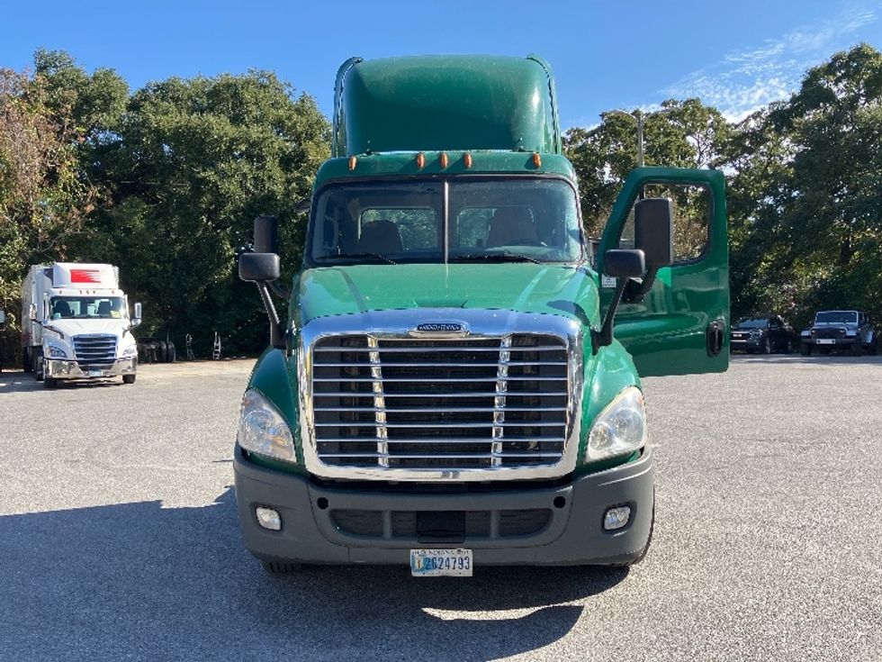 Day Cab Tractor-Heavy Duty Tractors-Freightliner-2018-Cascadia 12542ST-Pensacola-FL-565,970\n\t\tmiles-$ 21,750 - Image 2