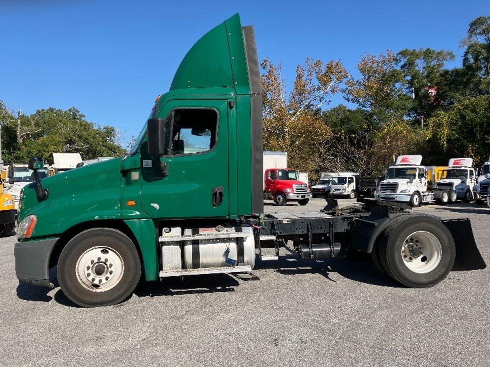 Day Cab Tractor-Heavy Duty Tractors-Freightliner-2018-Cascadia 12542ST-Pensacola-FL-565,970\n\t\tmiles-$ 21,750 - Image 4