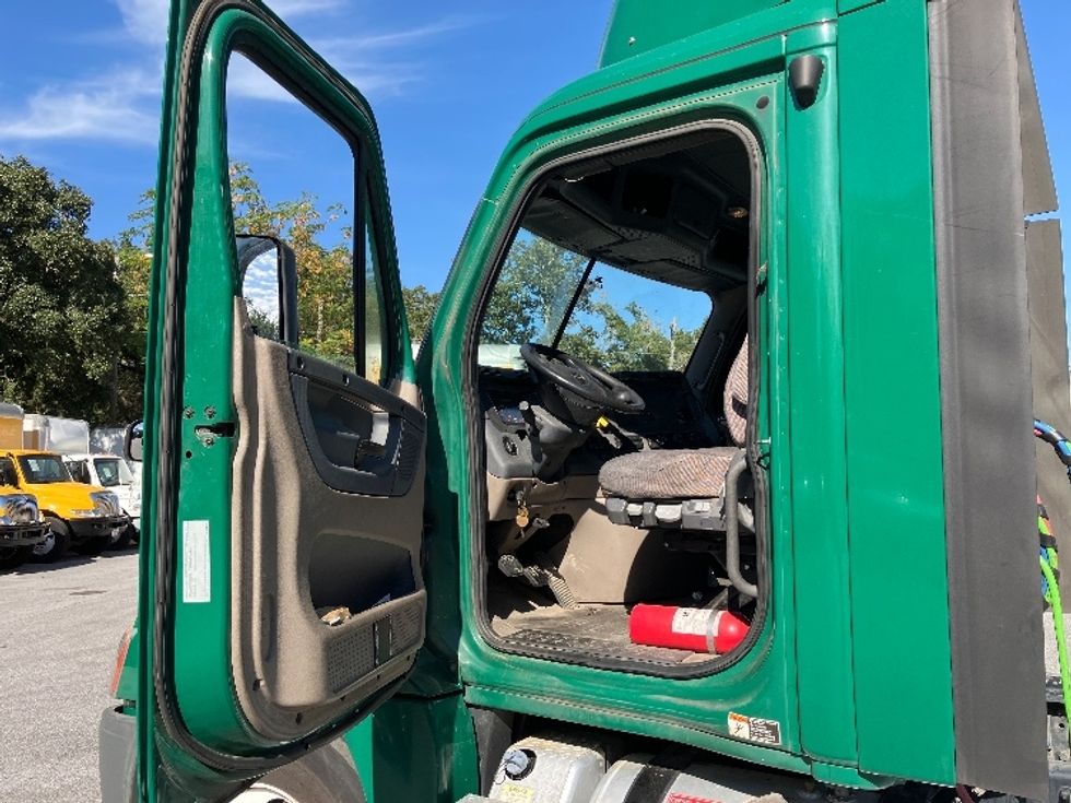 Day Cab Tractor-Heavy Duty Tractors-Freightliner-2018-Cascadia 12542ST-Pensacola-FL-565,970\n\t\tmiles-$ 21,750 - Image 9