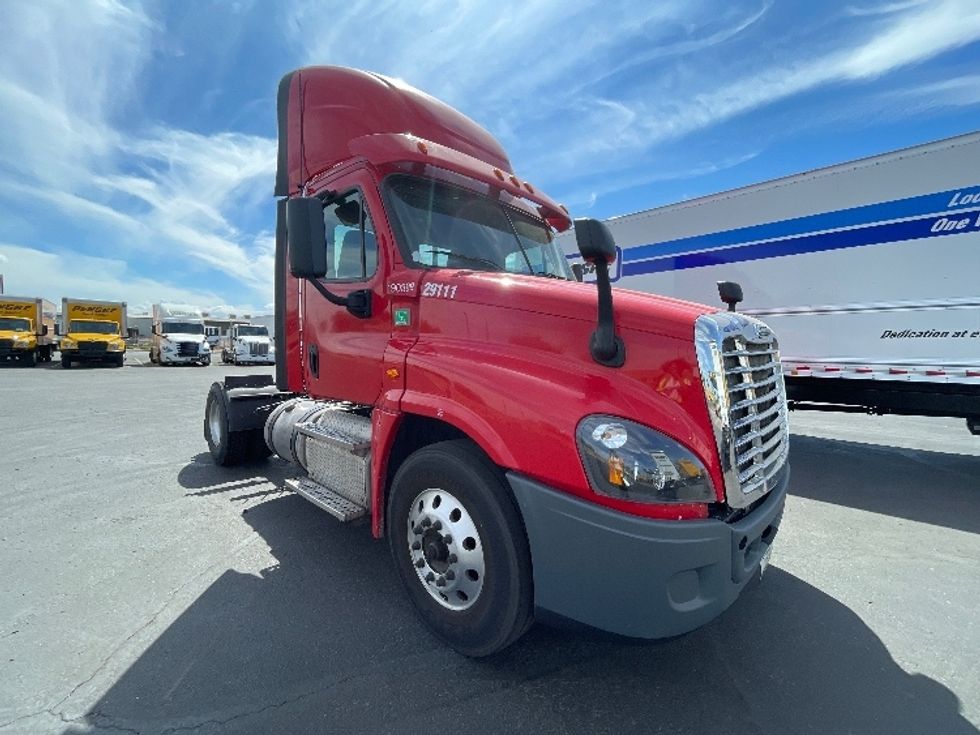 Day Cab Tractor-Heavy Duty Tractors-Freightliner-2018-Cascadia 12542ST-Phoenix-AZ-369,057\n\t\tmiles-$ 32,500 - Image 1