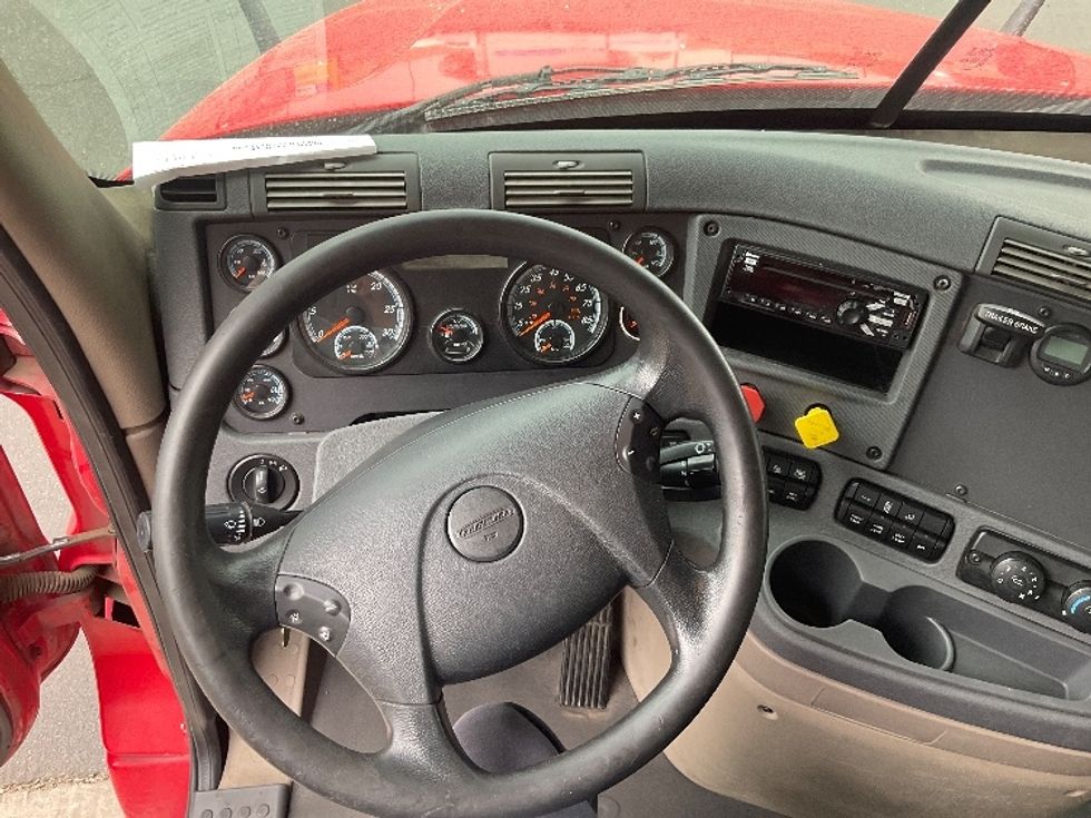 Day Cab Tractor-Heavy Duty Tractors-Freightliner-2018-Cascadia 12542ST-Phoenix-AZ-369,057\n\t\tmiles-$ 32,500 - Image 11