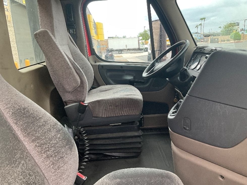 Day Cab Tractor-Heavy Duty Tractors-Freightliner-2018-Cascadia 12542ST-Phoenix-AZ-369,057\n\t\tmiles-$ 32,500 - Image 14
