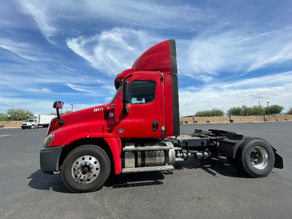 Day Cab Tractor-Heavy Duty Tractors-Freightliner-2018-Cascadia 12542ST-Phoenix-AZ-369,057\n\t\tmiles-$ 32,500 - Image 4