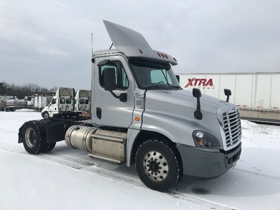 Day Cab Tractor-Heavy Duty Tractors-Freightliner-2018-Cascadia 12542ST-Pottsville-PA-305,538\n\t\tmiles-$ 34,750 - Image 1