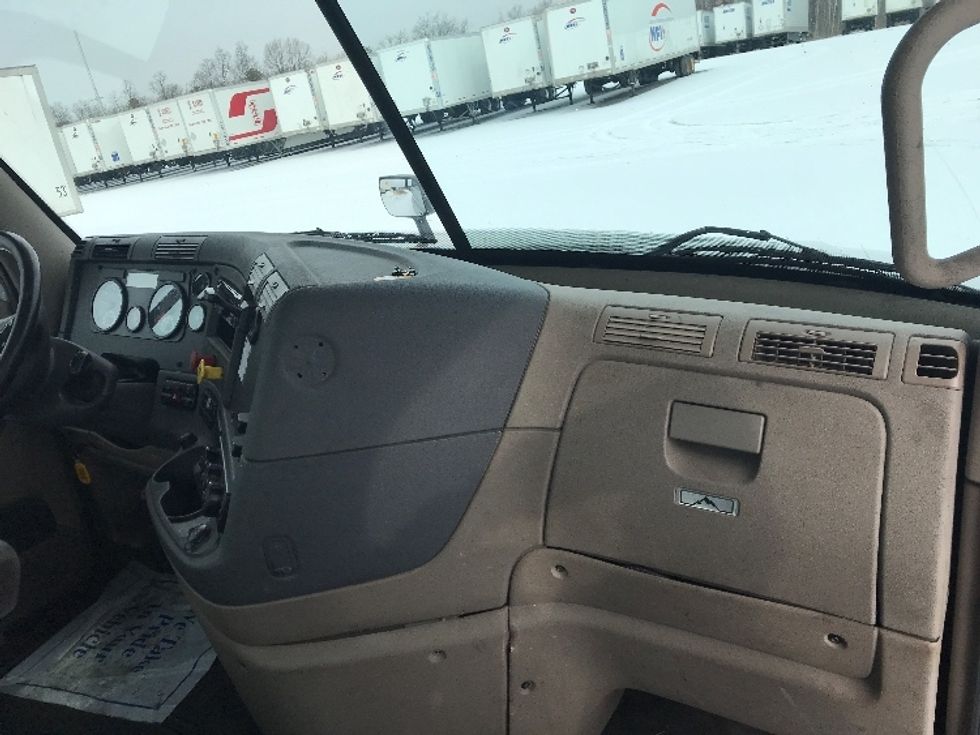 Day Cab Tractor-Heavy Duty Tractors-Freightliner-2018-Cascadia 12542ST-Pottsville-PA-305,538\n\t\tmiles-$ 34,750 - Image 13