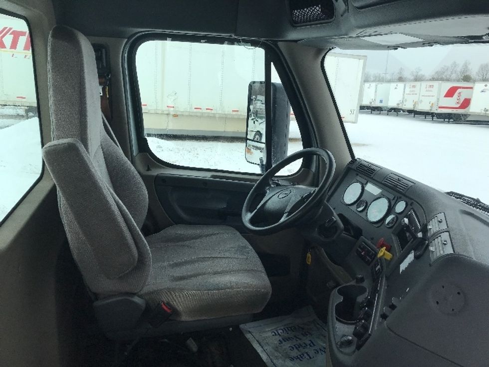 Day Cab Tractor-Heavy Duty Tractors-Freightliner-2018-Cascadia 12542ST-Pottsville-PA-305,538\n\t\tmiles-$ 34,750 - Image 14