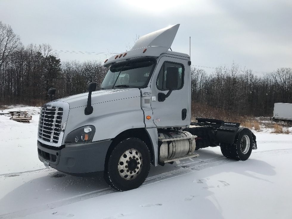 Day Cab Tractor-Heavy Duty Tractors-Freightliner-2018-Cascadia 12542ST-Pottsville-PA-305,538\n\t\tmiles-$ 34,750 - Image 3