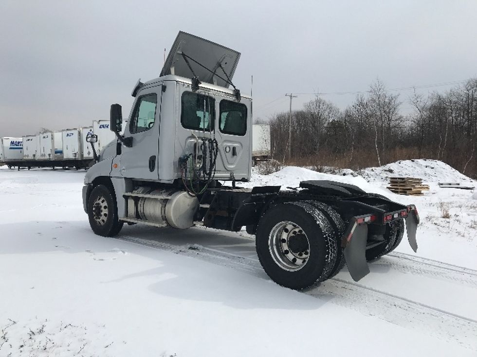 Day Cab Tractor-Heavy Duty Tractors-Freightliner-2018-Cascadia 12542ST-Pottsville-PA-305,538\n\t\tmiles-$ 34,750 - Image 5