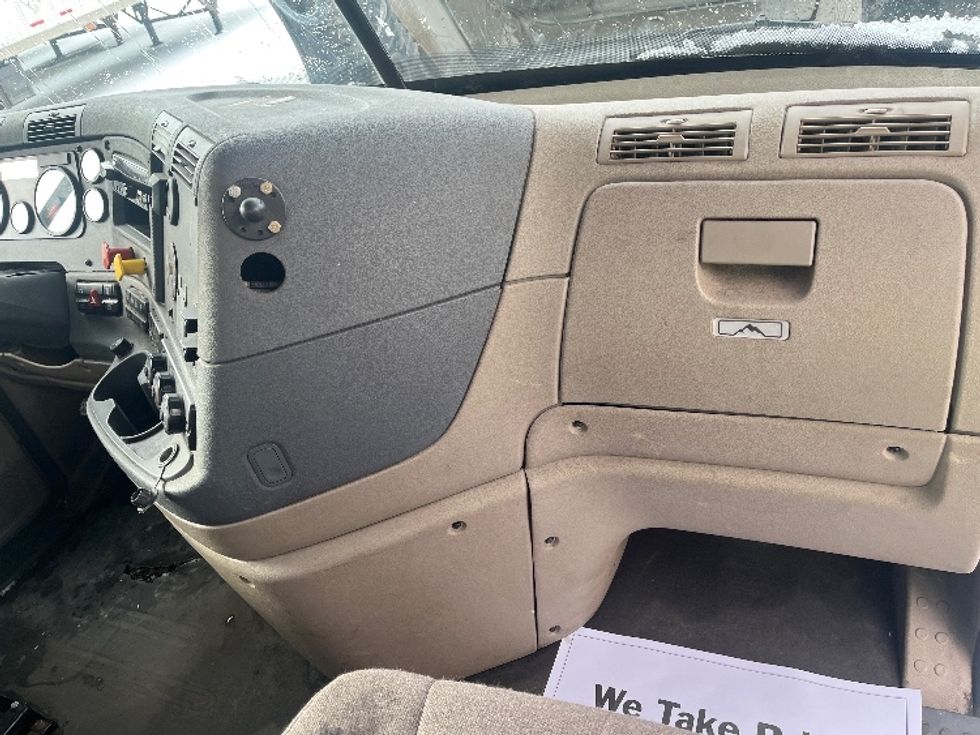 Day Cab Tractor-Heavy Duty Tractors-Freightliner-2018-Cascadia 12542ST-Rochester-NY-142,677\n\t\tmiles-$ 37,500 - Image 13