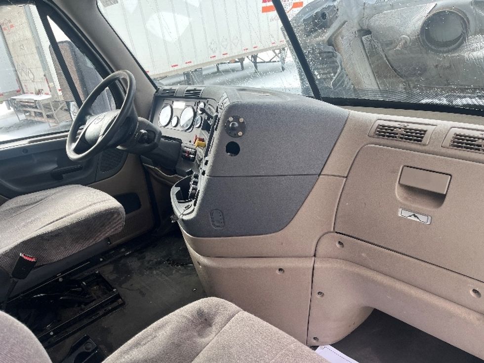 Day Cab Tractor-Heavy Duty Tractors-Freightliner-2018-Cascadia 12542ST-Rochester-NY-142,677\n\t\tmiles-$ 37,500 - Image 14