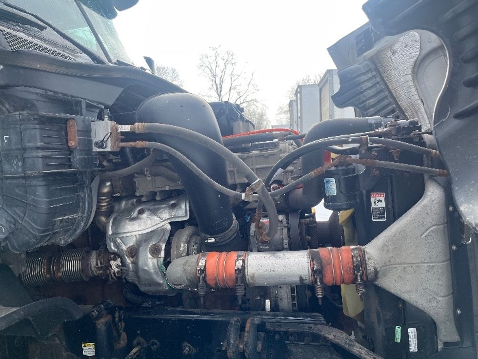 Day Cab Tractor-Heavy Duty Tractors-Freightliner-2018-Cascadia 12542ST-Rochester-NY-142,677\n\t\tmiles-$ 37,500 - Image 15