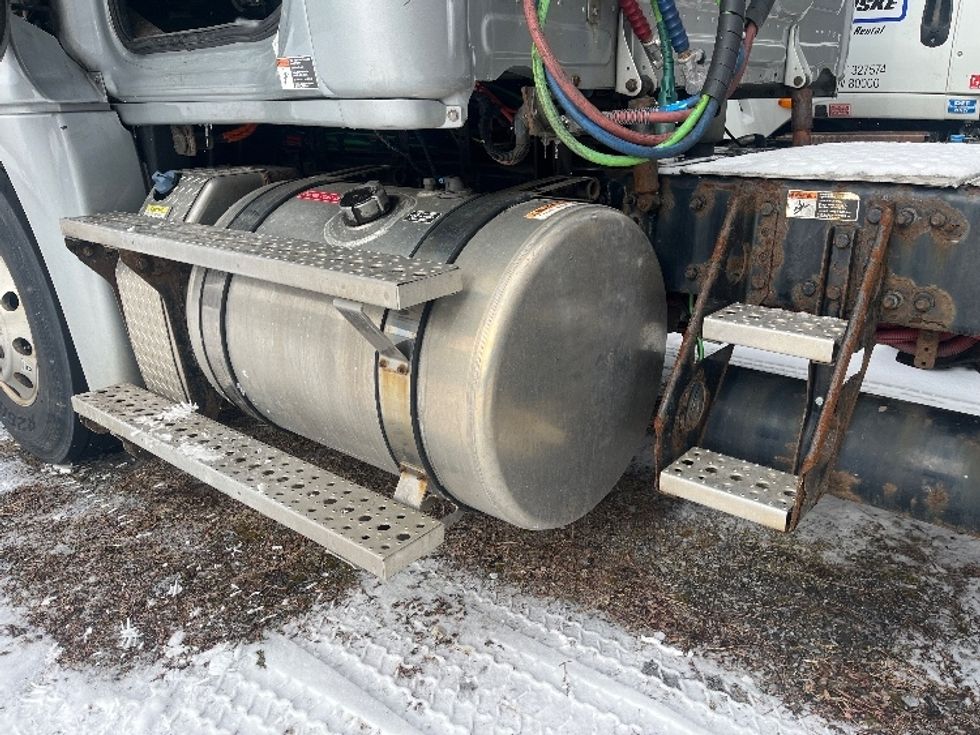 Day Cab Tractor-Heavy Duty Tractors-Freightliner-2018-Cascadia 12542ST-Rochester-NY-142,677\n\t\tmiles-$ 37,500 - Image 17