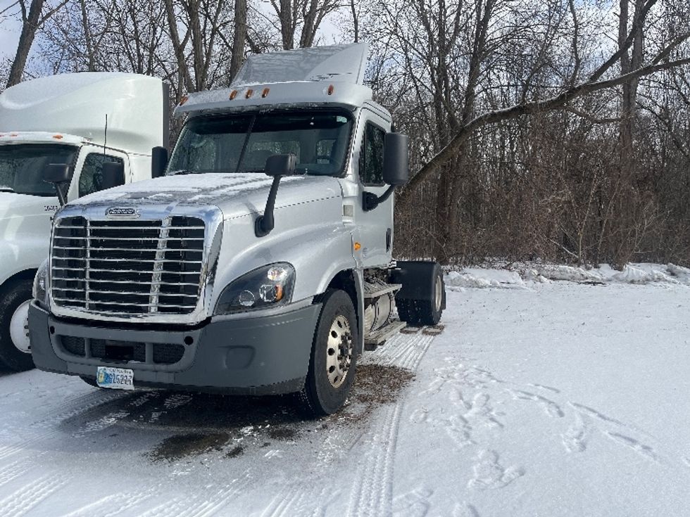 Day Cab Tractor-Heavy Duty Tractors-Freightliner-2018-Cascadia 12542ST-Rochester-NY-142,677\n\t\tmiles-$ 37,500 - Image 3