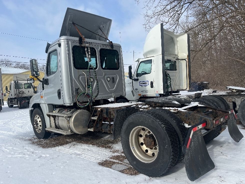 Day Cab Tractor-Heavy Duty Tractors-Freightliner-2018-Cascadia 12542ST-Rochester-NY-142,677\n\t\tmiles-$ 37,500 - Image 5