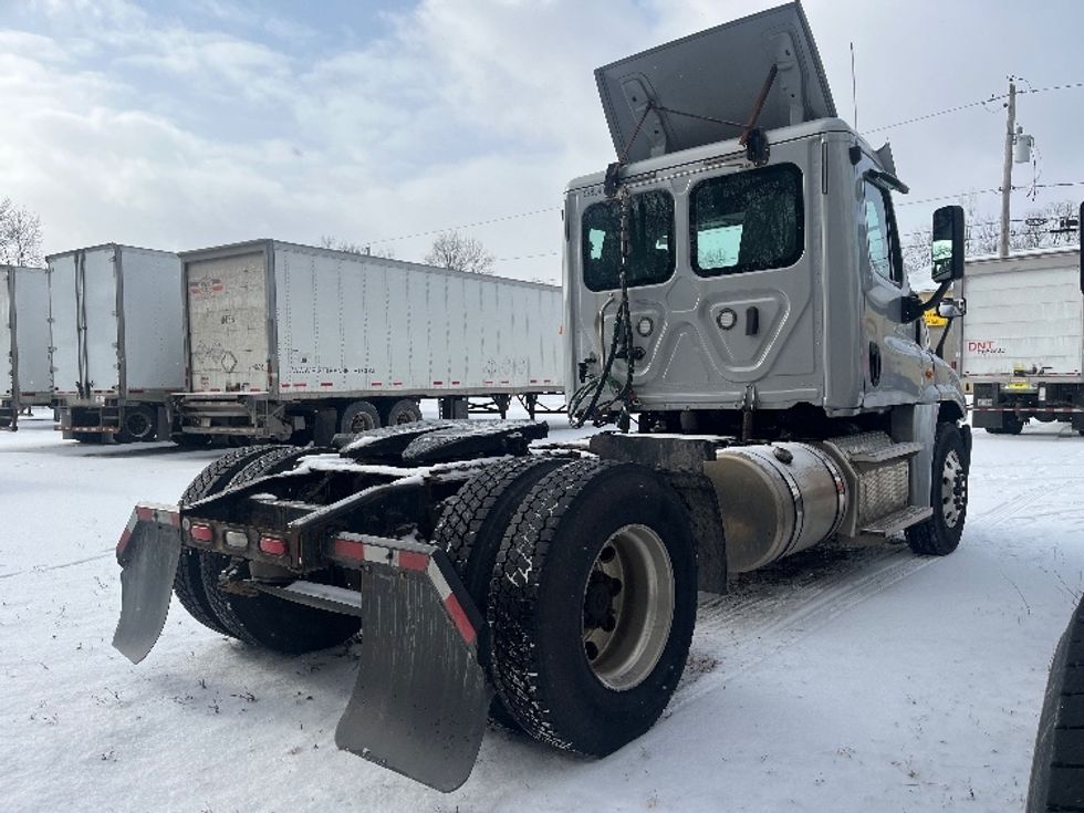Day Cab Tractor-Heavy Duty Tractors-Freightliner-2018-Cascadia 12542ST-Rochester-NY-142,677\n\t\tmiles-$ 37,500 - Image 7