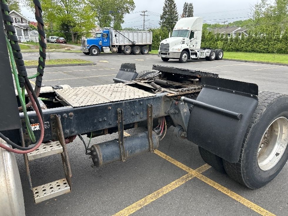 Day Cab Tractor-Heavy Duty Tractors-Freightliner-2018-Cascadia 12542ST-Springfield-MA-345,454\n\t\tmiles-$ 28,500 - Image 17