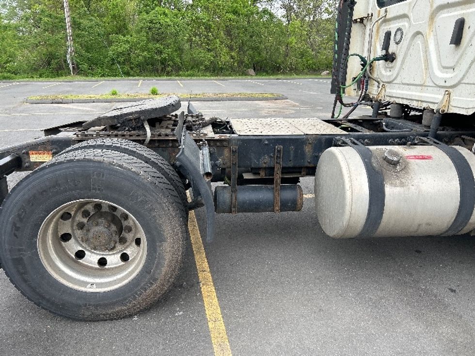 Day Cab Tractor-Heavy Duty Tractors-Freightliner-2018-Cascadia 12542ST-Springfield-MA-345,454\n\t\tmiles-$ 28,500 - Image 19