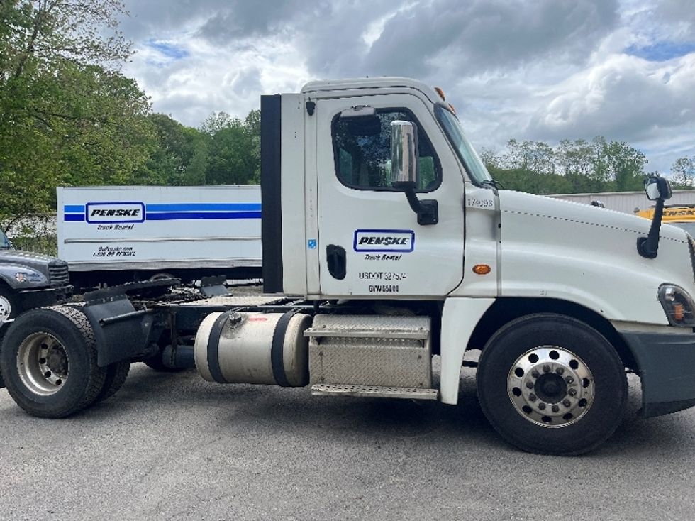 Day Cab Tractor-Heavy Duty Tractors-Freightliner-2018-Cascadia 12542ST-Springfield-MA-345,454\n\t\tmiles-$ 28,500 - Image 3