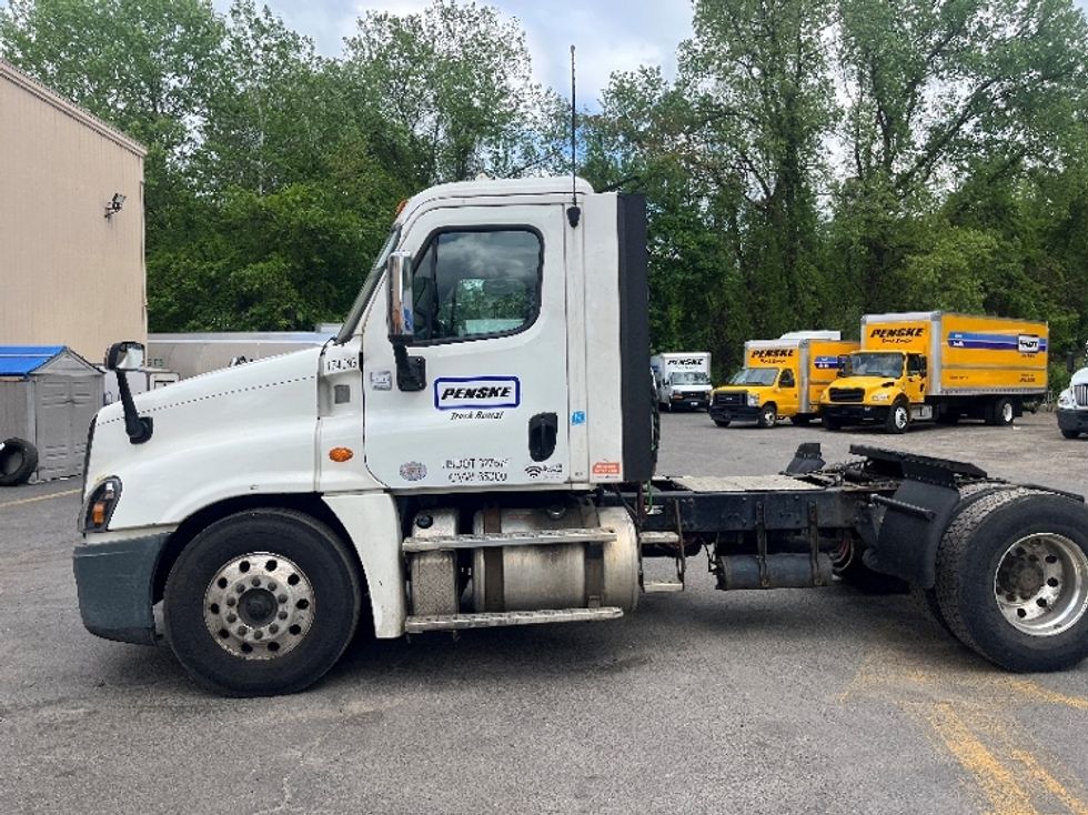 Day Cab Tractor-Heavy Duty Tractors-Freightliner-2018-Cascadia 12542ST-Springfield-MA-345,454\n\t\tmiles-$ 28,500 - Image 4