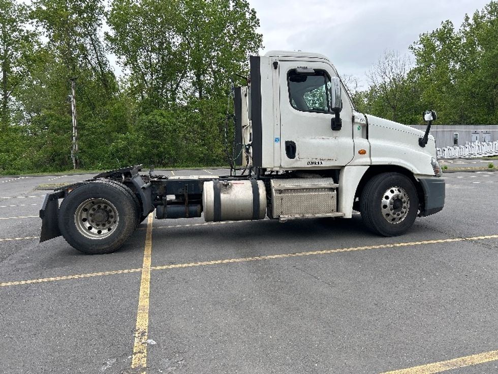 Day Cab Tractor-Heavy Duty Tractors-Freightliner-2018-Cascadia 12542ST-Springfield-MA-345,454\n\t\tmiles-$ 28,500 - Image 8