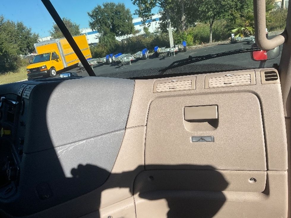 Day Cab Tractor-Heavy Duty Tractors-Freightliner-2018-Cascadia 12542ST-Tampa-FL-227,722\n\t\tmiles-$ 23,750 - Image 10