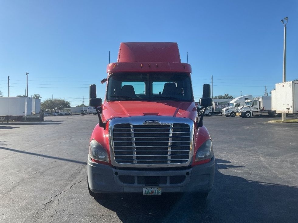 Day Cab Tractor-Heavy Duty Tractors-Freightliner-2018-Cascadia 12542ST-Tampa-FL-227,722\n\t\tmiles-$ 23,750 - Image 2