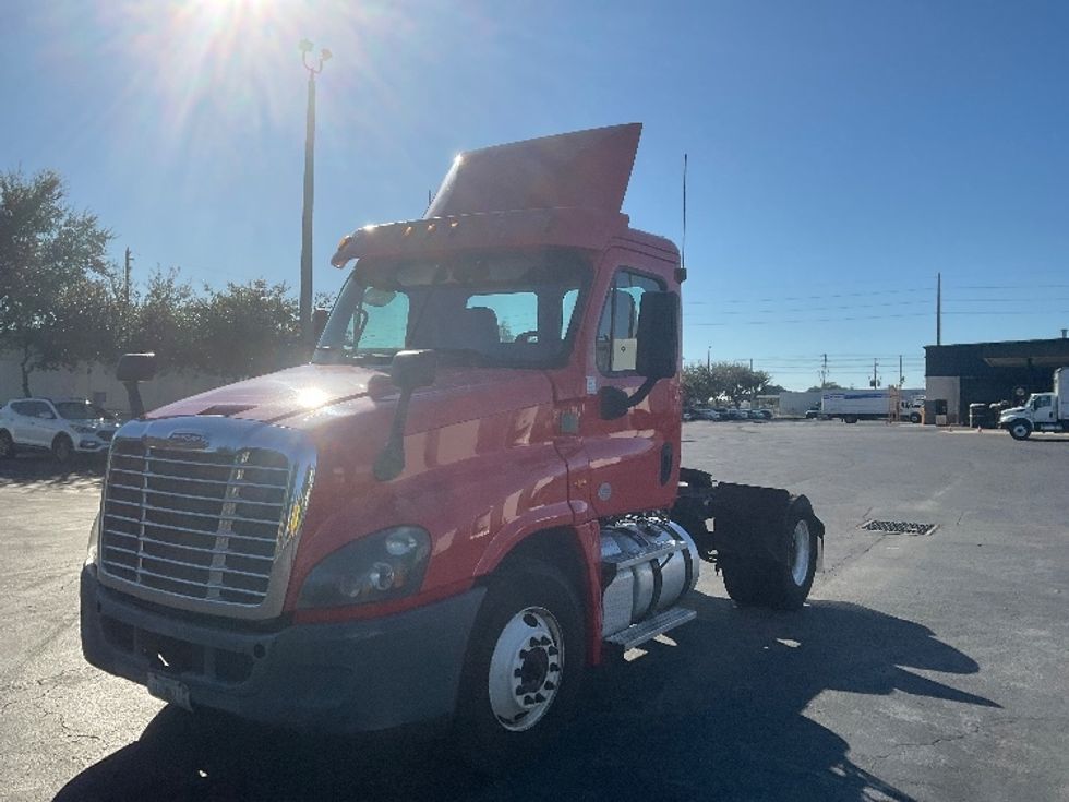 Day Cab Tractor-Heavy Duty Tractors-Freightliner-2018-Cascadia 12542ST-Tampa-FL-227,722\n\t\tmiles-$ 23,750 - Image 3