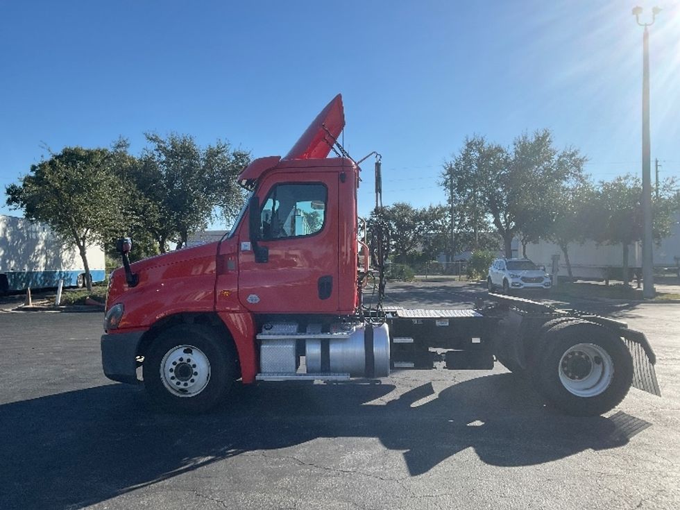 Day Cab Tractor-Heavy Duty Tractors-Freightliner-2018-Cascadia 12542ST-Tampa-FL-227,722\n\t\tmiles-$ 23,750 - Image 4