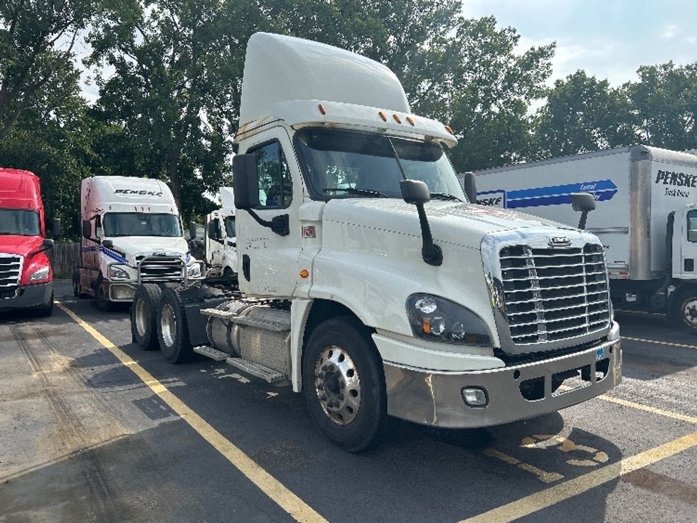 Day Cab Tractor-Heavy Duty Tractors-Freightliner-2018-Cascadia 12564ST-Albany-NY-387,623\n\t\tmiles-$ 40,750 - Image 1