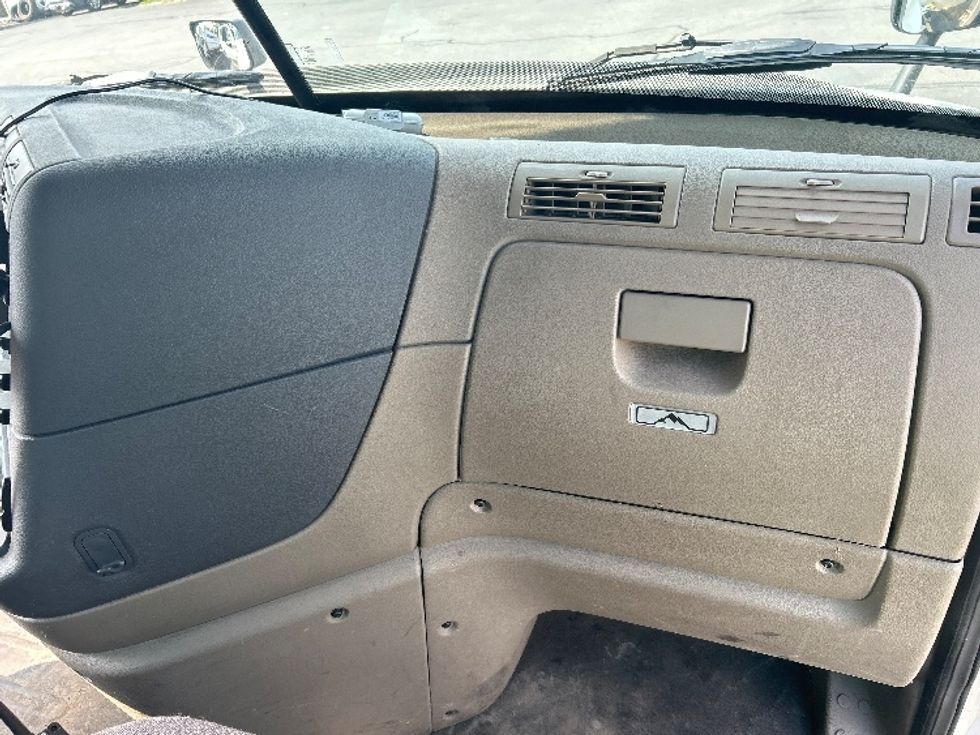 Day Cab Tractor-Heavy Duty Tractors-Freightliner-2018-Cascadia 12564ST-Albany-NY-387,623\n\t\tmiles-$ 40,750 - Image 13