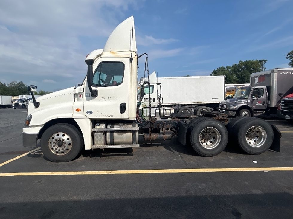 Day Cab Tractor-Heavy Duty Tractors-Freightliner-2018-Cascadia 12564ST-Albany-NY-387,623\n\t\tmiles-$ 40,750 - Image 4
