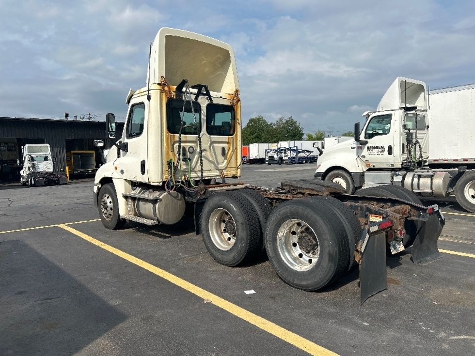 Day Cab Tractor-Heavy Duty Tractors-Freightliner-2018-Cascadia 12564ST-Albany-NY-387,623\n\t\tmiles-$ 40,750 - Image 5
