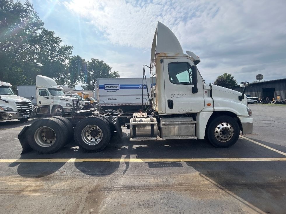 Day Cab Tractor-Heavy Duty Tractors-Freightliner-2018-Cascadia 12564ST-Albany-NY-387,623\n\t\tmiles-$ 40,750 - Image 8