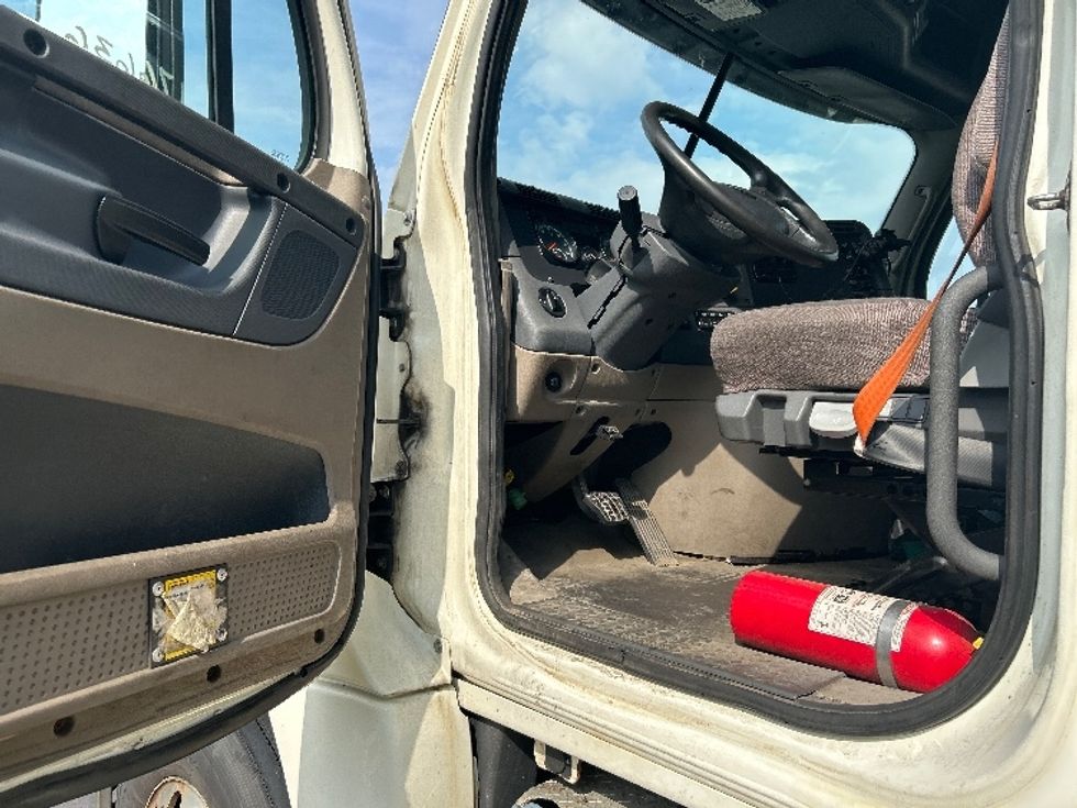 Day Cab Tractor-Heavy Duty Tractors-Freightliner-2018-Cascadia 12564ST-Albany-NY-387,623\n\t\tmiles-$ 40,750 - Image 9