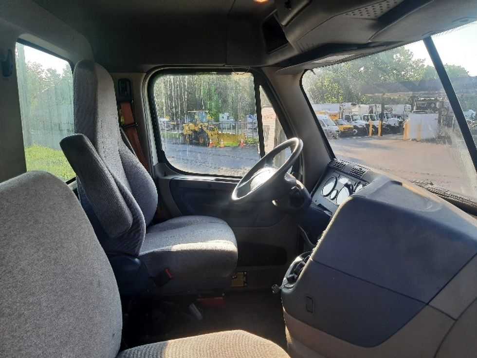 Day Cab Tractor-Heavy Duty Tractors-Freightliner-2018-Cascadia 12564ST-Albany-NY-405,449\n\t\tmiles-$ 39,750 - Image 14