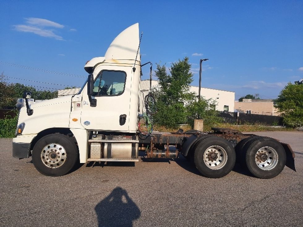 Day Cab Tractor-Heavy Duty Tractors-Freightliner-2018-Cascadia 12564ST-Albany-NY-405,449\n\t\tmiles-$ 39,750 - Image 4