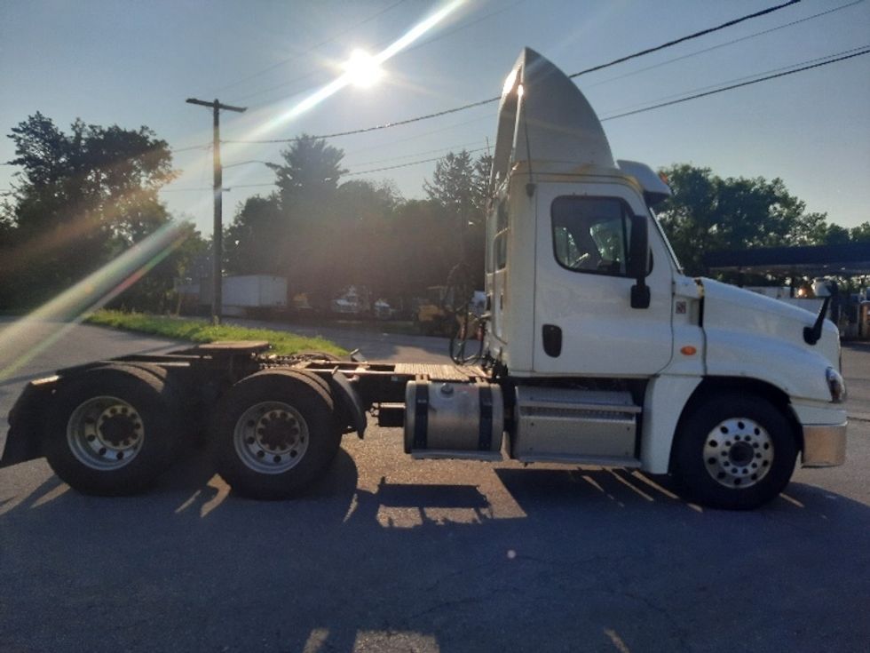 Day Cab Tractor-Heavy Duty Tractors-Freightliner-2018-Cascadia 12564ST-Albany-NY-405,449\n\t\tmiles-$ 39,750 - Image 8