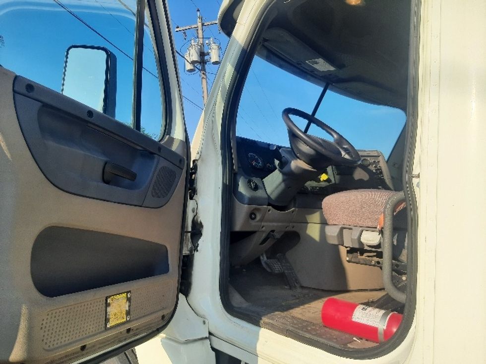 Day Cab Tractor-Heavy Duty Tractors-Freightliner-2018-Cascadia 12564ST-Albany-NY-405,449\n\t\tmiles-$ 39,750 - Image 9