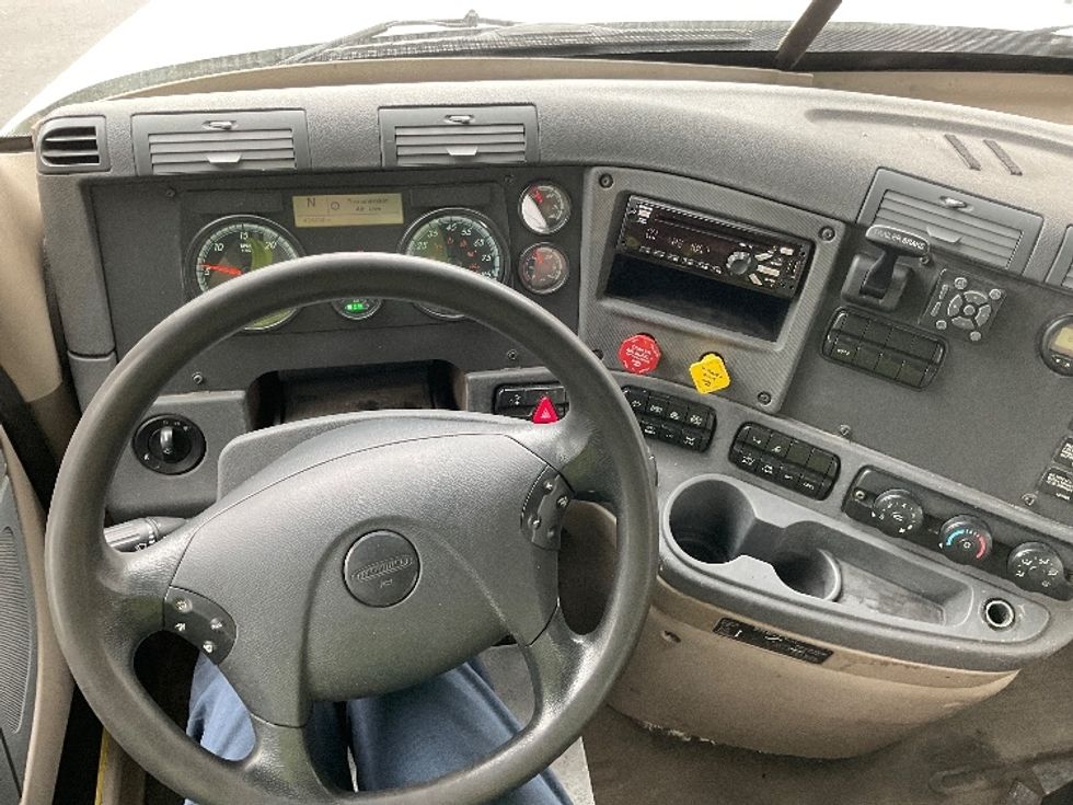 Day Cab Tractor-Heavy Duty Tractors-Freightliner-2018-Cascadia 12564ST-Albany-NY-408,931\n\t\tmiles-$ 39,750 - Image 11