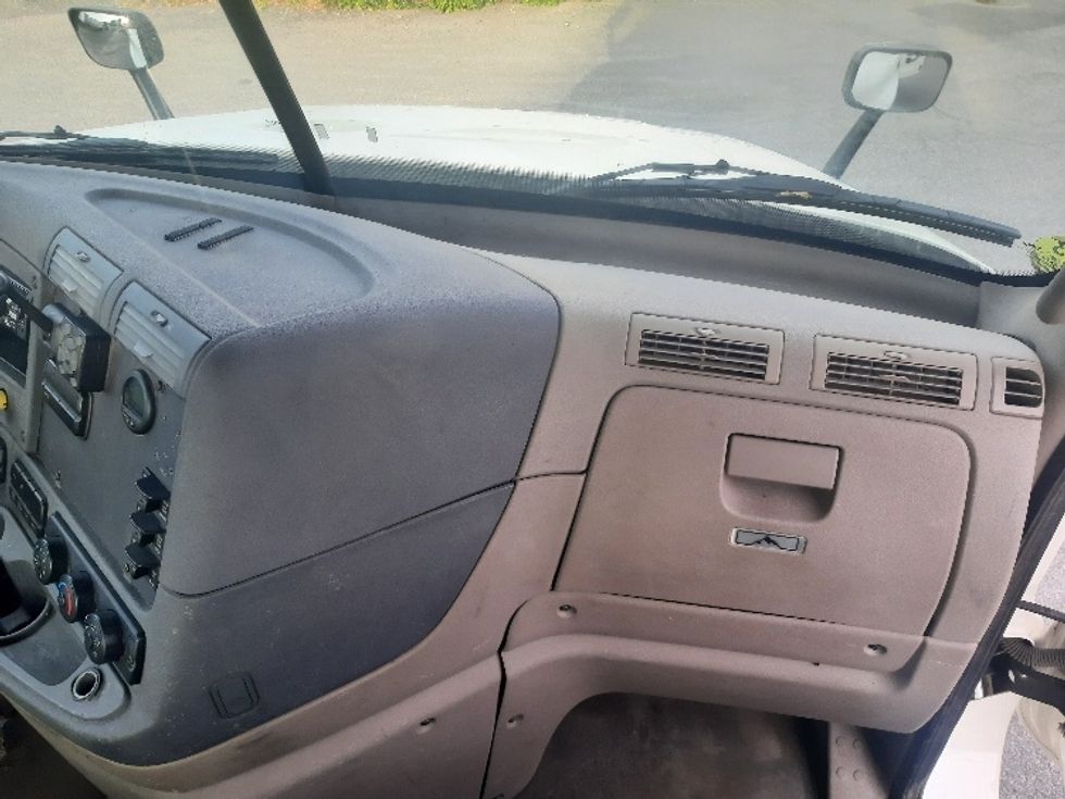 Day Cab Tractor-Heavy Duty Tractors-Freightliner-2018-Cascadia 12564ST-Albany-NY-408,931\n\t\tmiles-$ 39,750 - Image 13