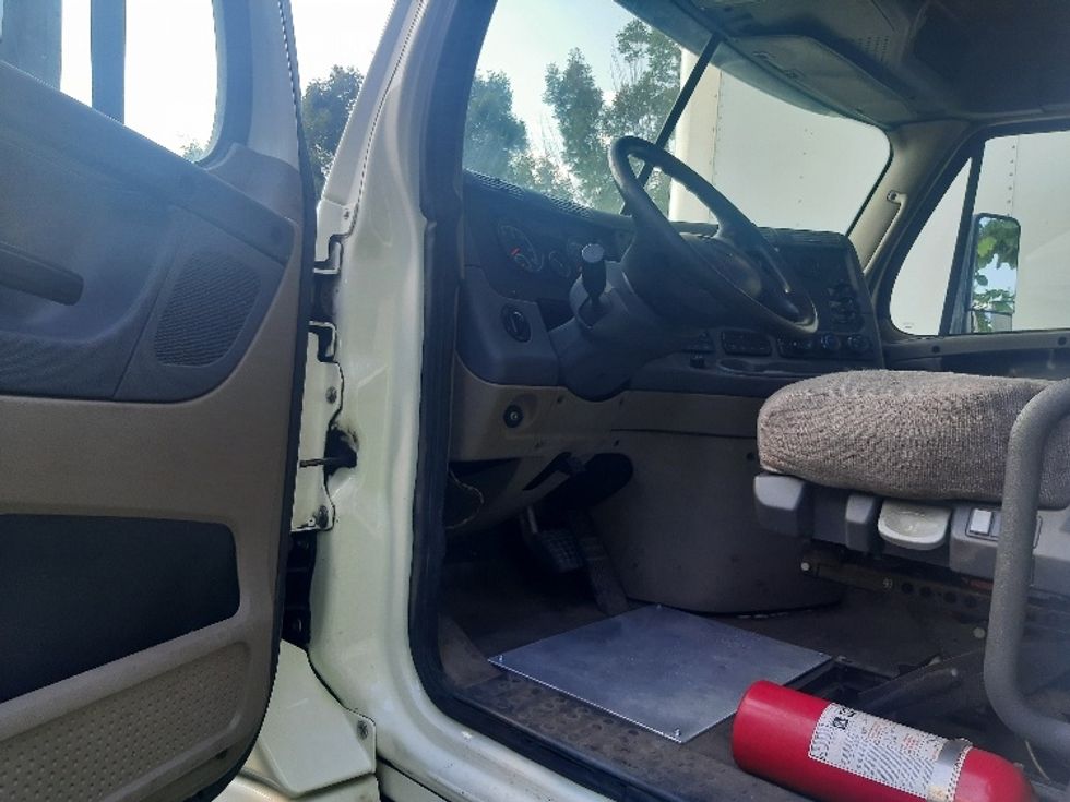 Day Cab Tractor-Heavy Duty Tractors-Freightliner-2018-Cascadia 12564ST-Albany-NY-408,931\n\t\tmiles-$ 39,750 - Image 9