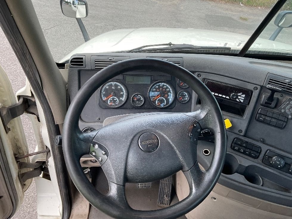 Day Cab Tractor-Heavy Duty Tractors-Freightliner-2018-Cascadia 12564ST-Albany-NY-521,788\n\t\tmiles-$ 33,250 - Image 11