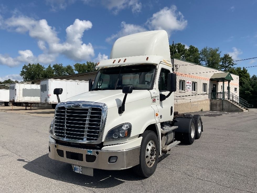 Day Cab Tractor-Heavy Duty Tractors-Freightliner-2018-Cascadia 12564ST-Albany-NY-521,788\n\t\tmiles-$ 33,250 - Image 3