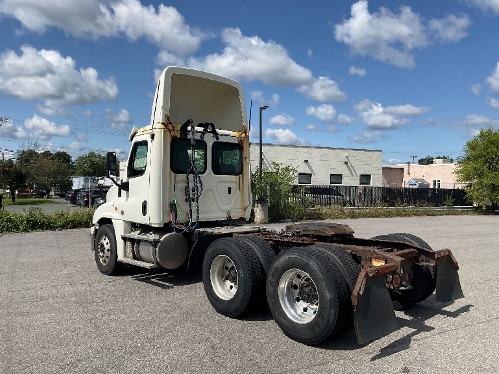 Day Cab Tractor-Heavy Duty Tractors-Freightliner-2018-Cascadia 12564ST-Albany-NY-521,788\n\t\tmiles-$ 33,250 - Image 5