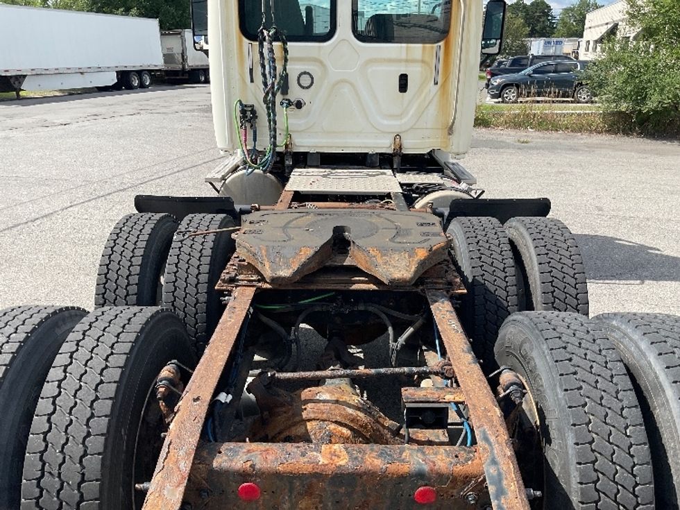 Day Cab Tractor-Heavy Duty Tractors-Freightliner-2018-Cascadia 12564ST-Albany-NY-521,788\n\t\tmiles-$ 33,250 - Image 6