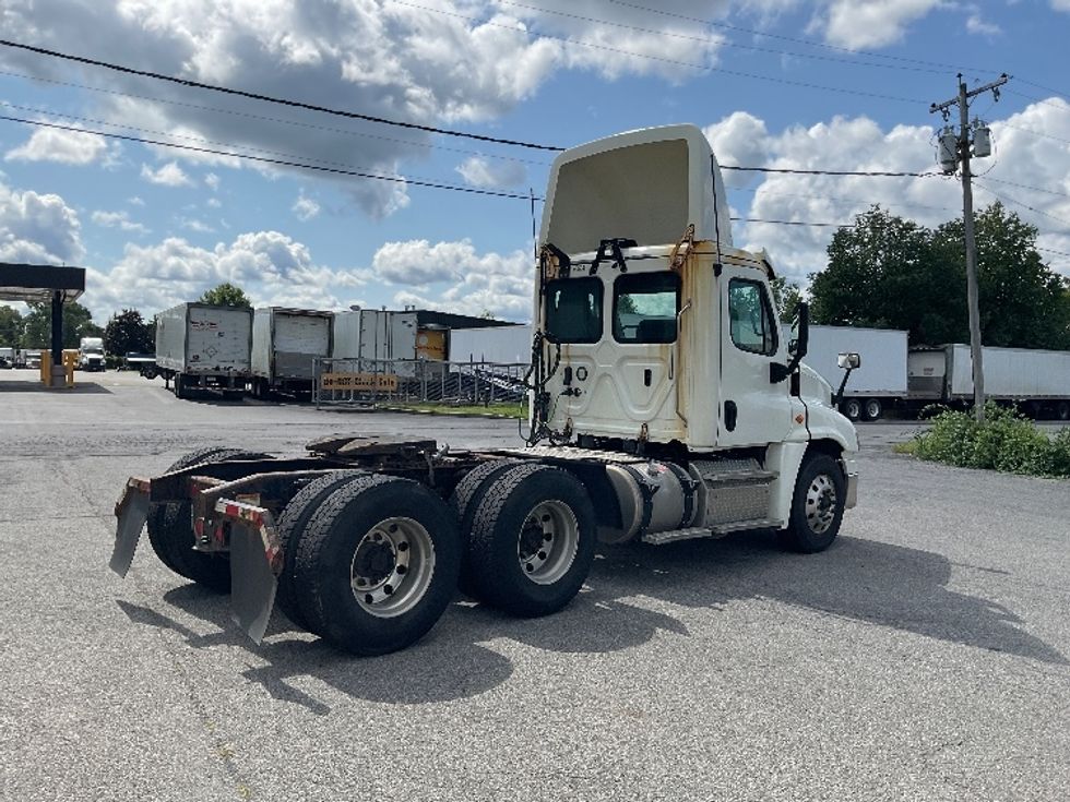Day Cab Tractor-Heavy Duty Tractors-Freightliner-2018-Cascadia 12564ST-Albany-NY-521,788\n\t\tmiles-$ 33,250 - Image 7