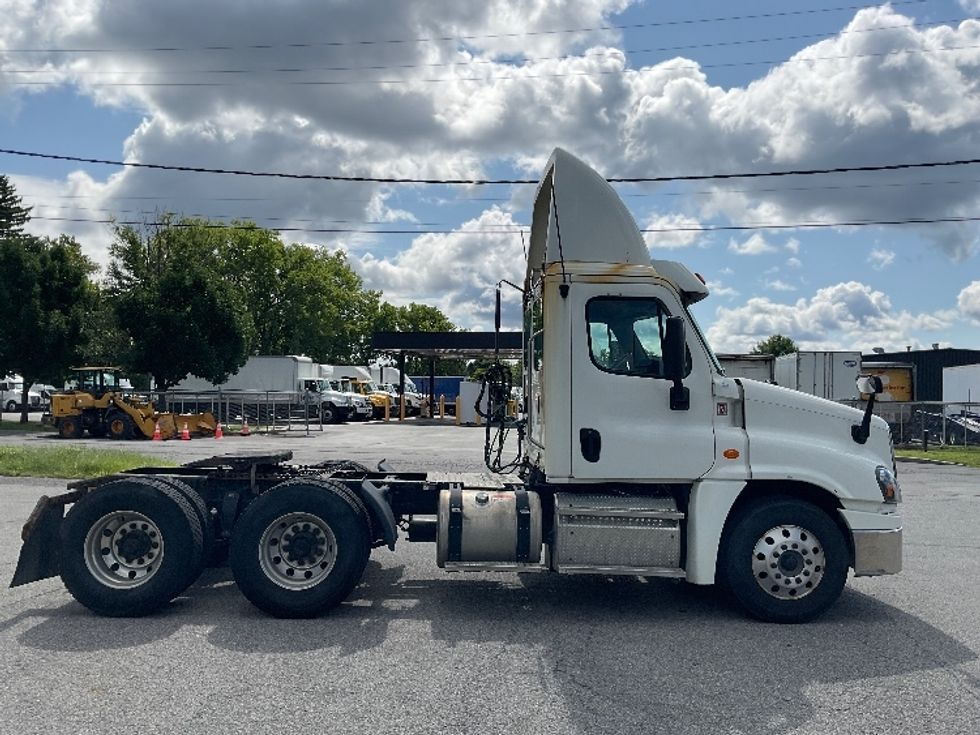Day Cab Tractor-Heavy Duty Tractors-Freightliner-2018-Cascadia 12564ST-Albany-NY-521,788\n\t\tmiles-$ 33,250 - Image 8